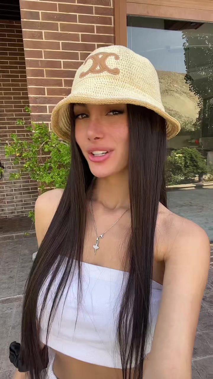 @saraborhann