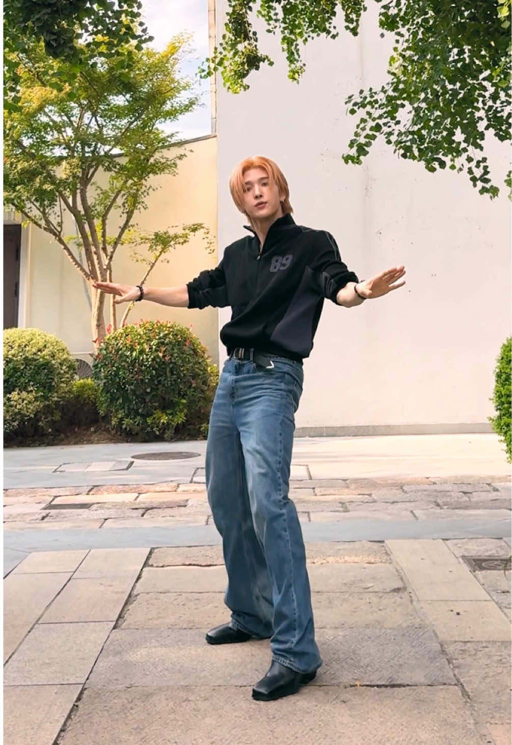 @NOWZ·나우즈