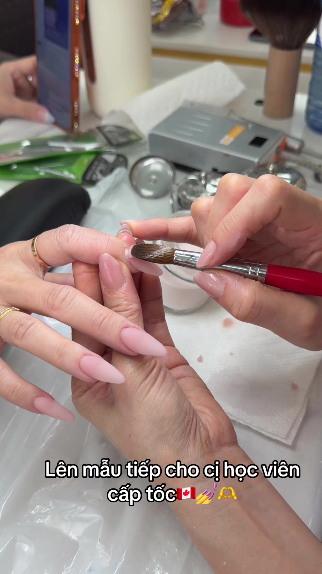 @KimmieNails🇻🇳&hearts;️🇨🇦Tấu H&agrave;i😜