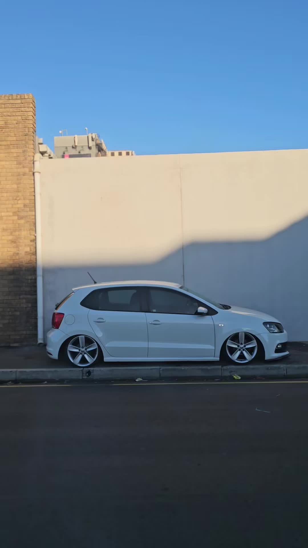@travis_airm6x