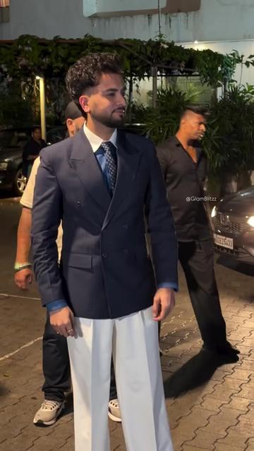 @😁 اک گل دساں 😂