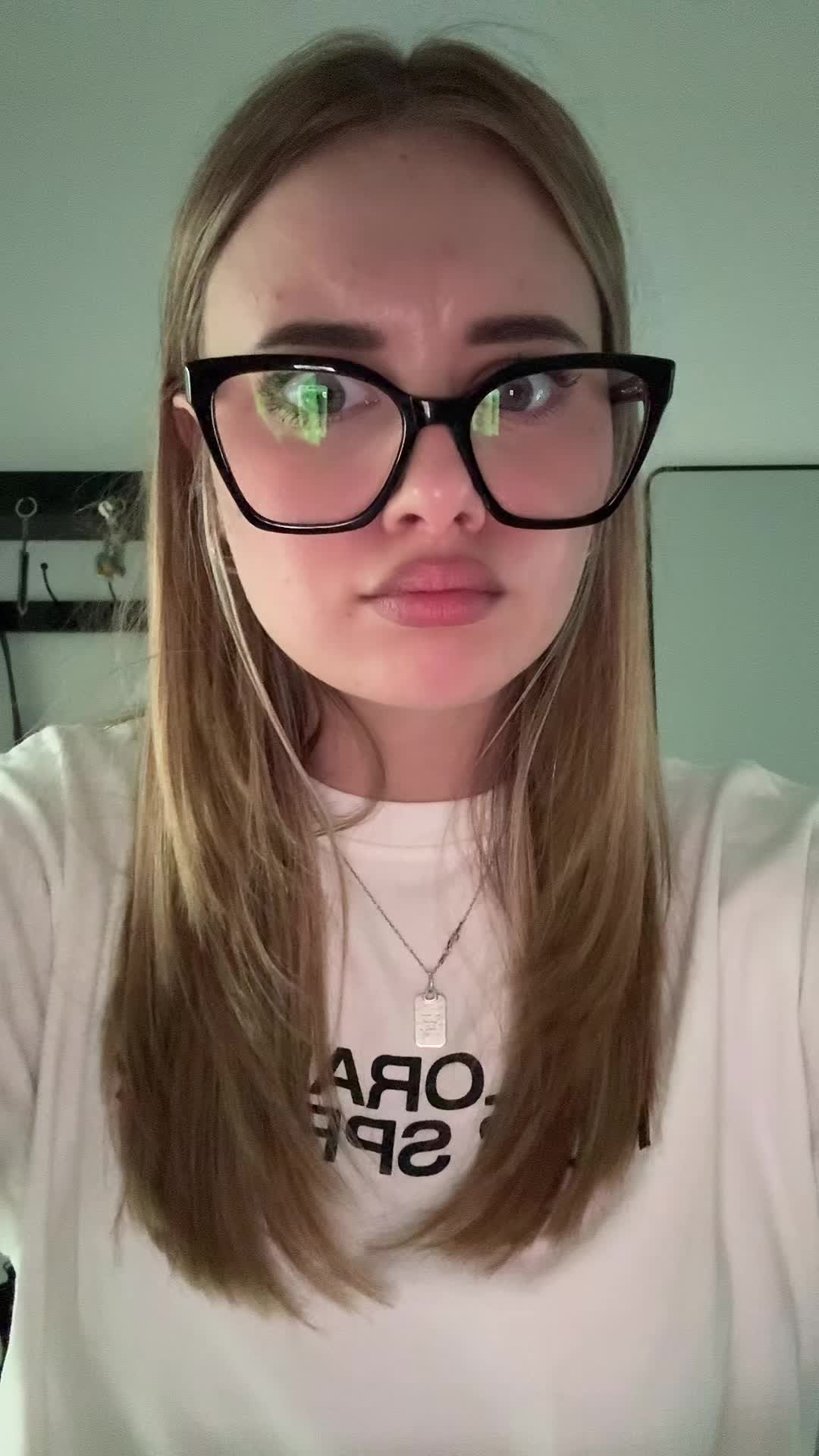 @𝑉𝑎𝑙𝑒𝑟𝑖𝑎 🐾