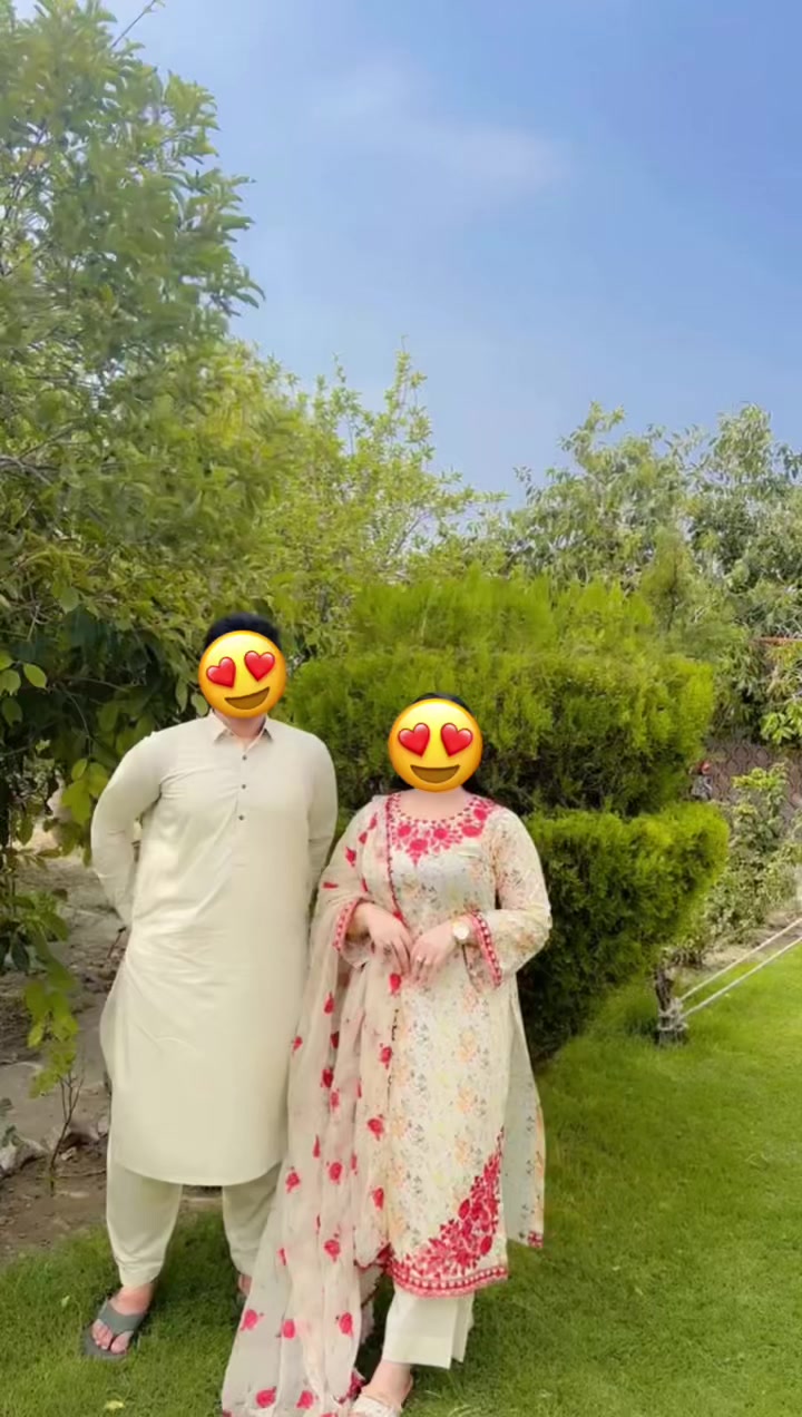 @Niazi 👩❤️👩🌹🍷🔥