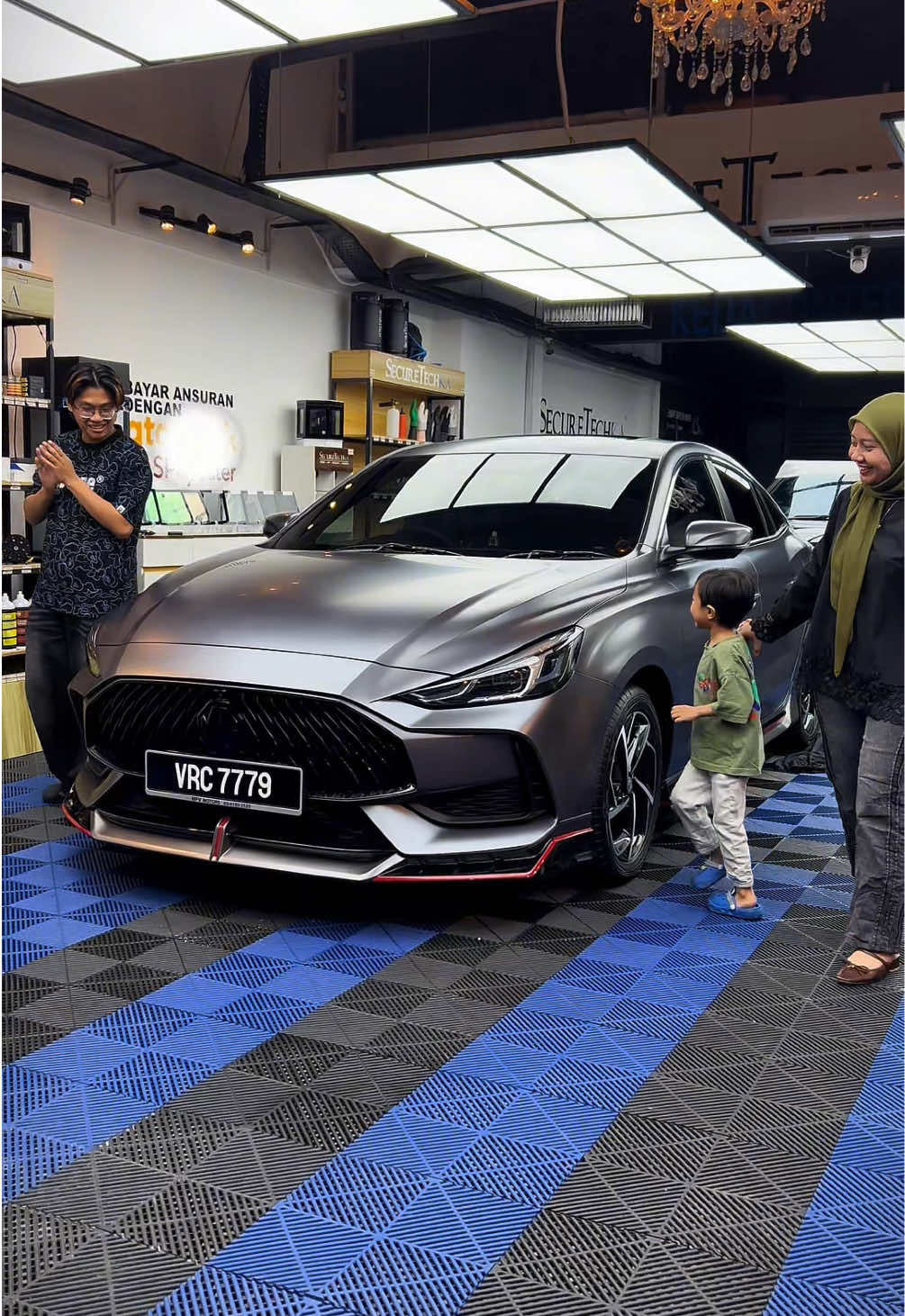 @VINYLFROG Malaysia