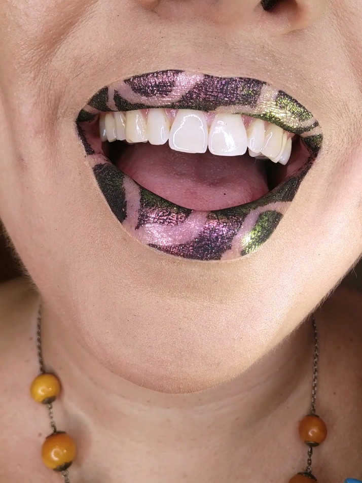 @TheMirrorBeauty lip art 💋🌈💄