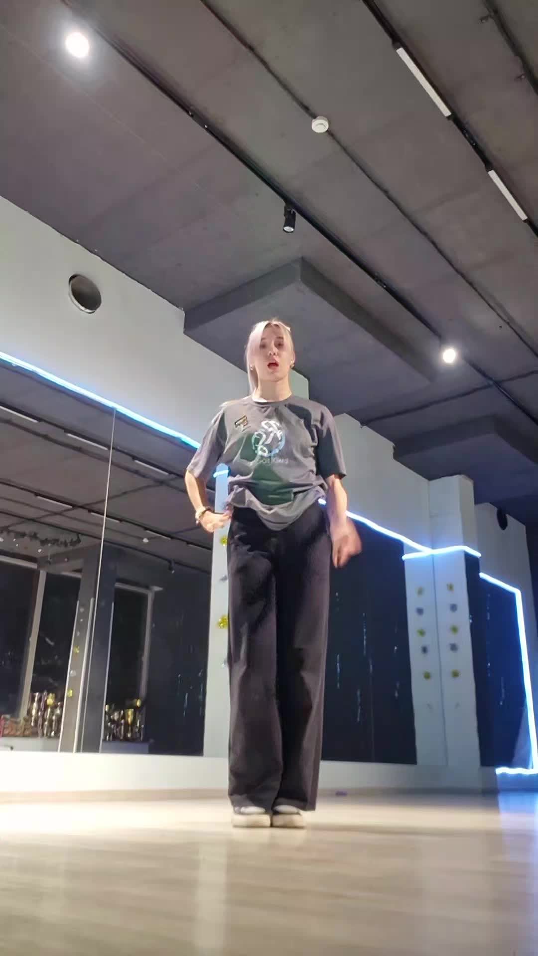 @яркая