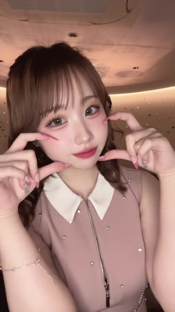 @にこ