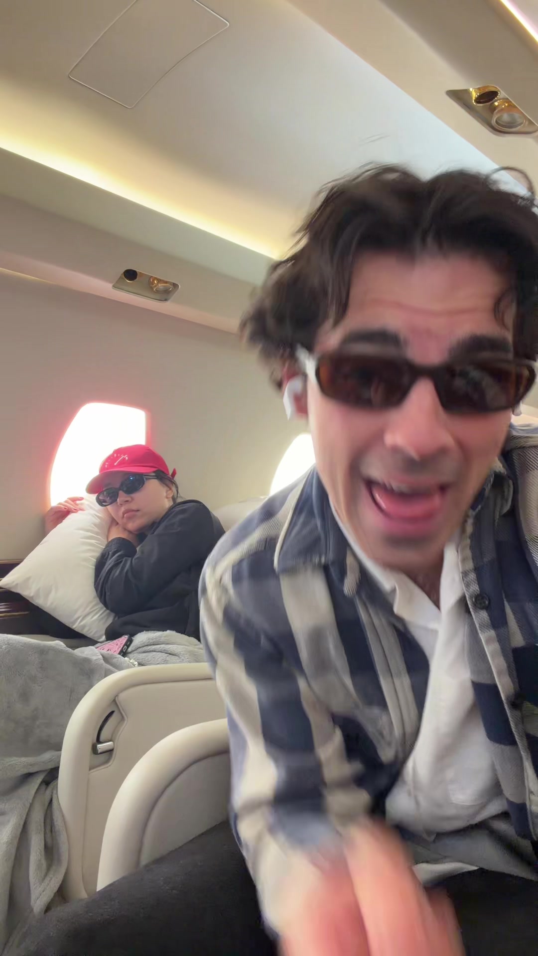 @joejonas