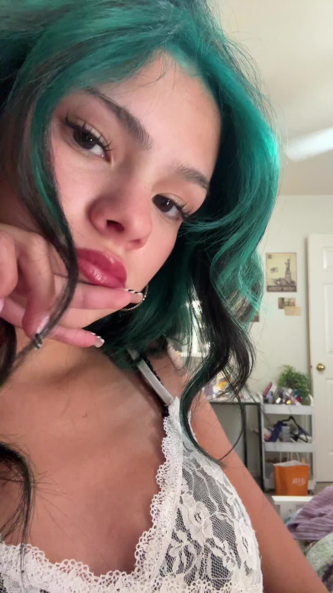 @🦄