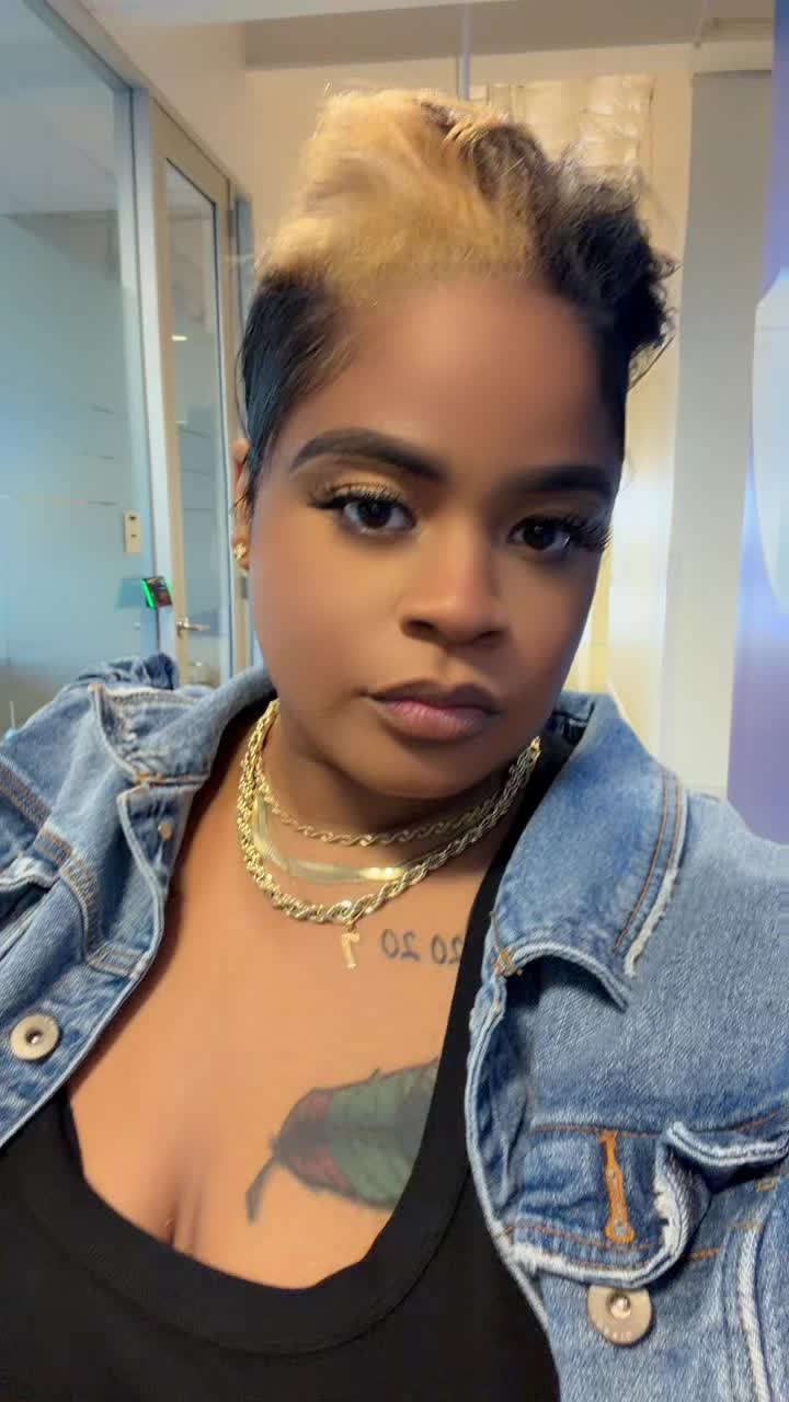 @Voluptuous Hottie ๐