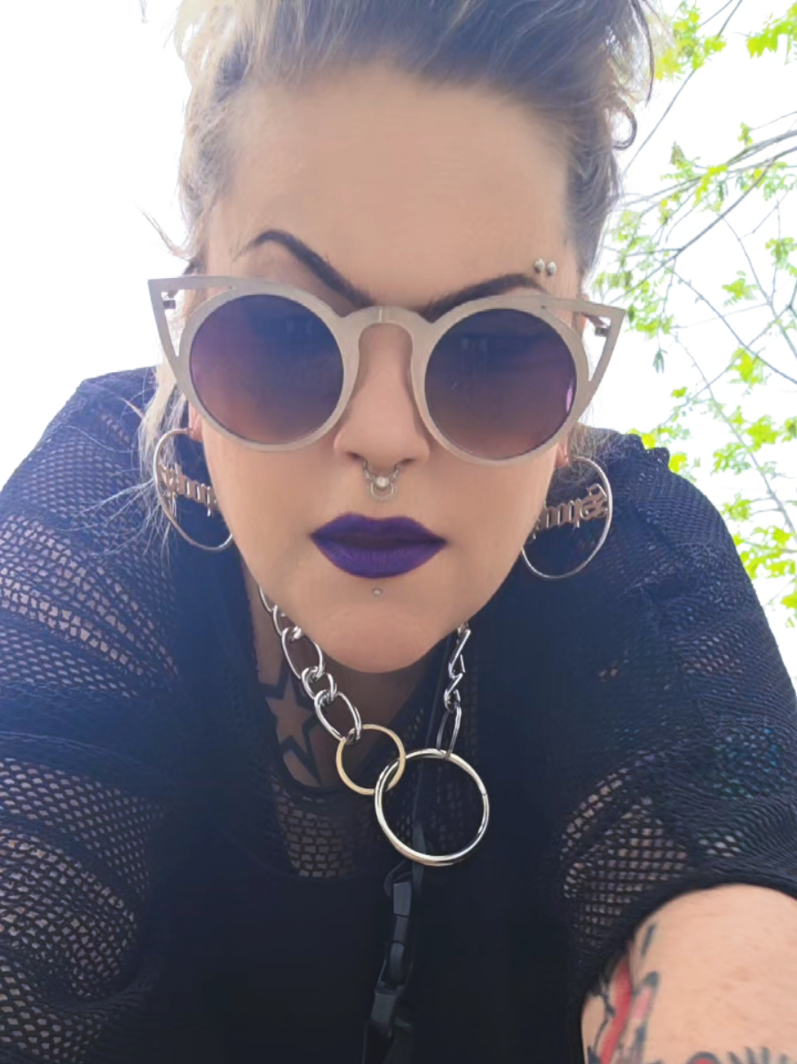 @Hexe Noire🇨🇦
