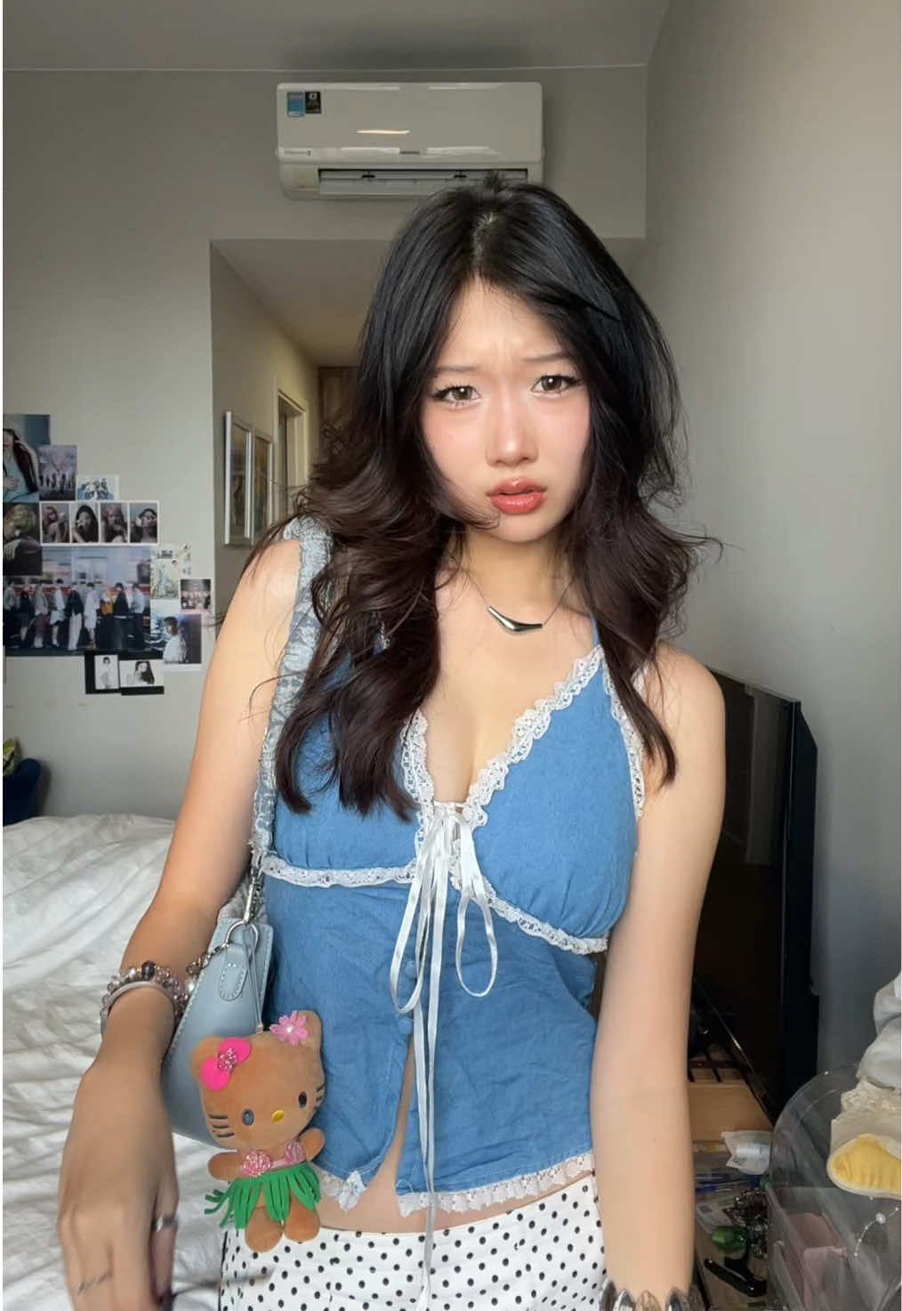 @由由