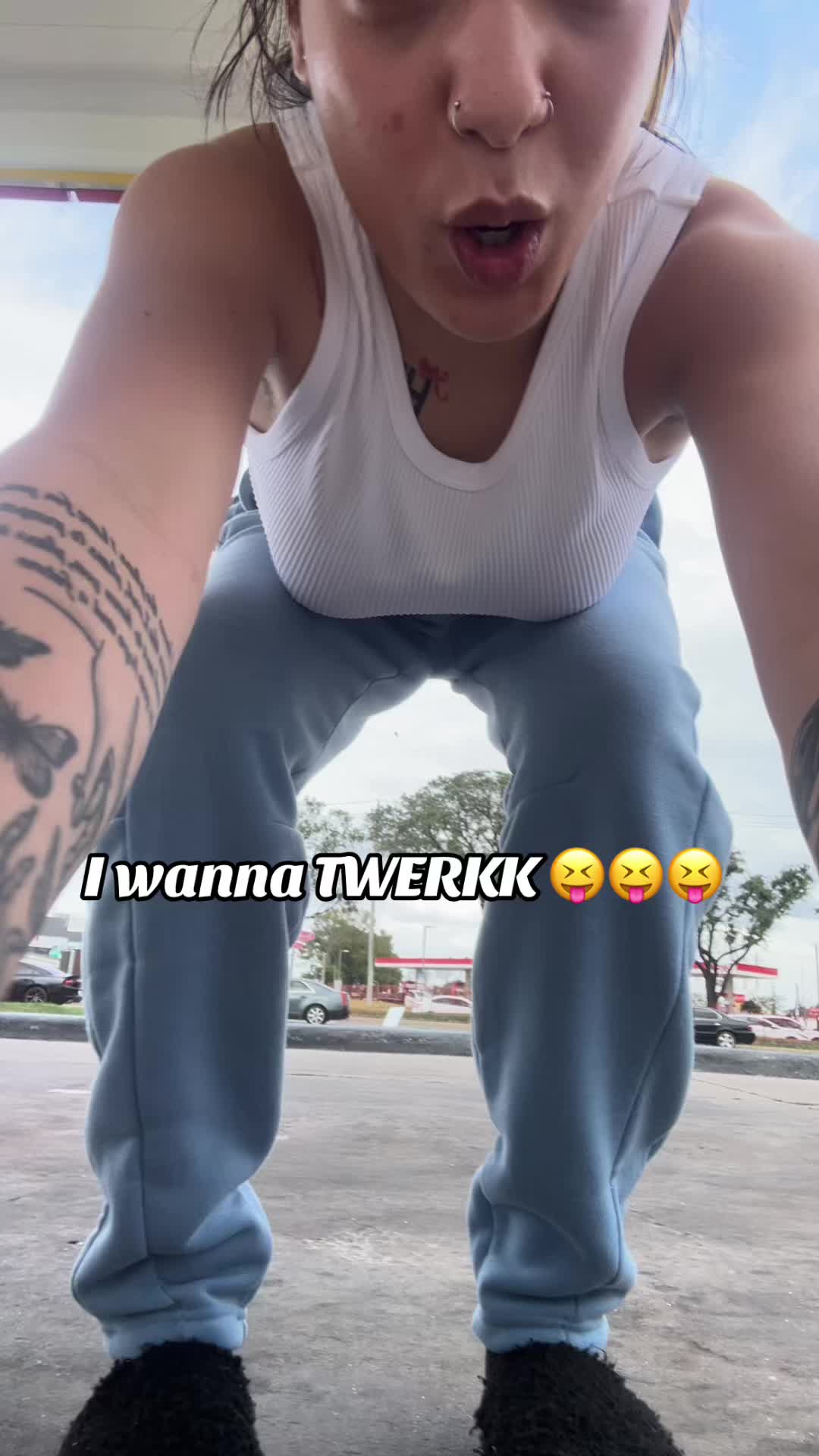 @_K&atilde;$hm&ouml;&ntilde;&ecirc;&yuml;🤑