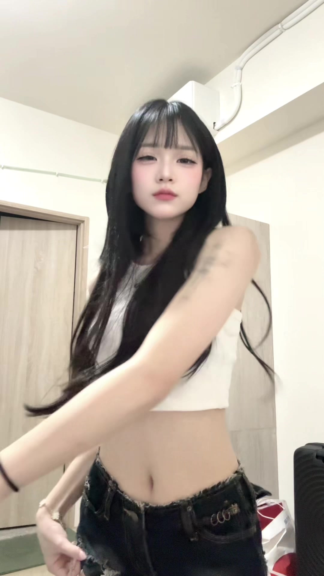 @亦