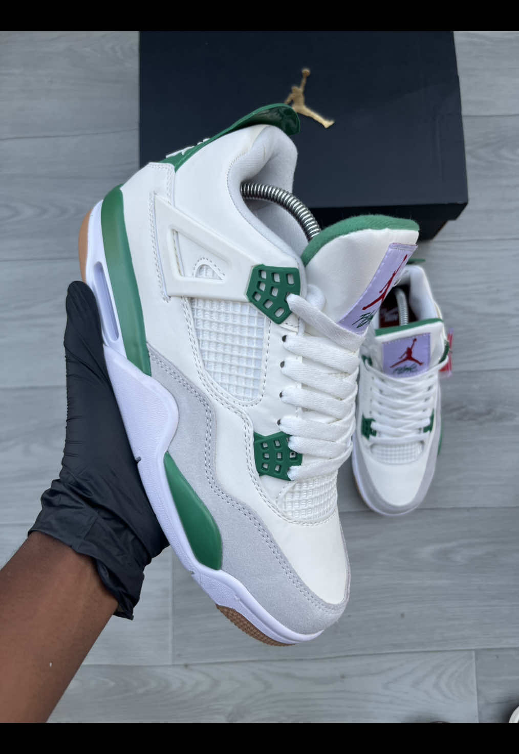 @SNEAKER 🥷