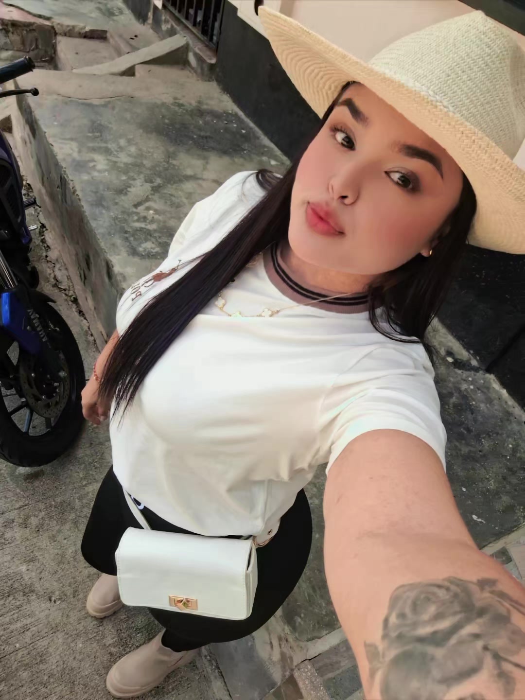 @AnnyAris03
