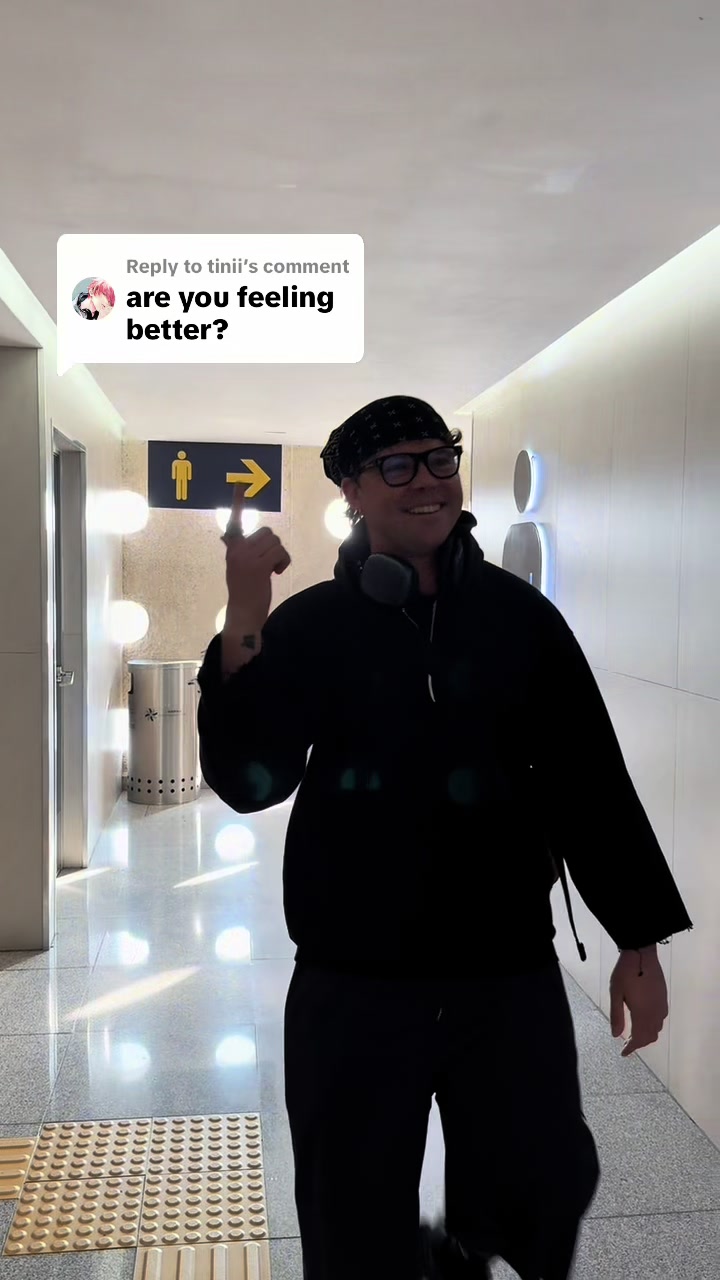 @Ashton irwin
