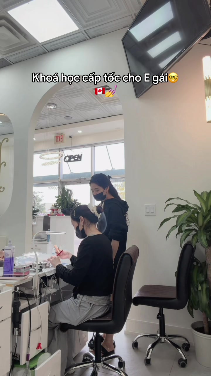 @KimmieNails🇻🇳&hearts;️🇨🇦Tấu H&agrave;i😜