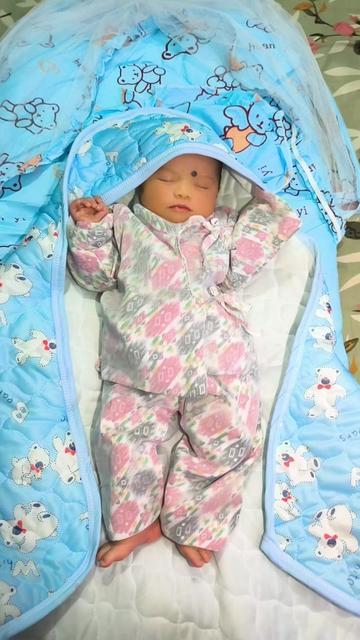 @PRIYA KANWAR 🍒🎀
