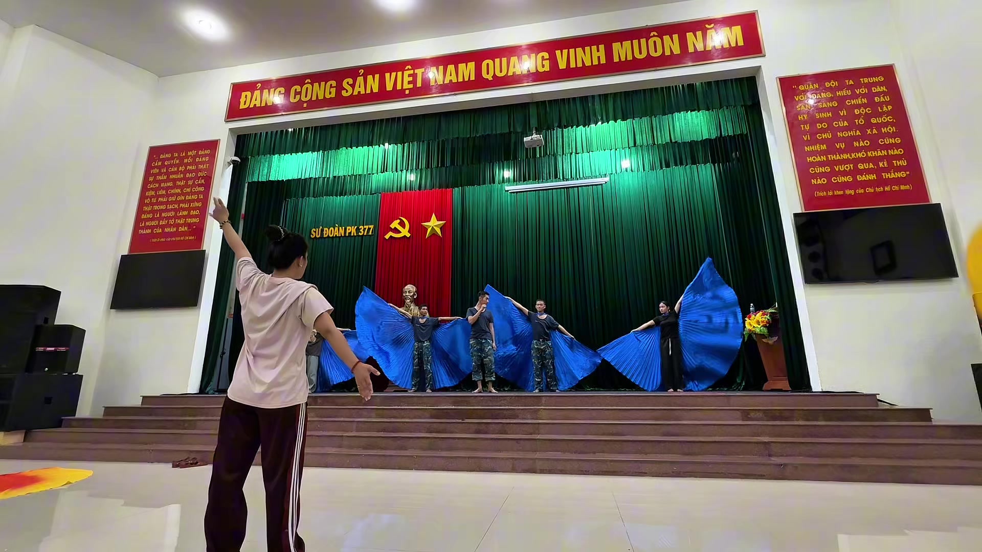 @TRAN NAM TRINH