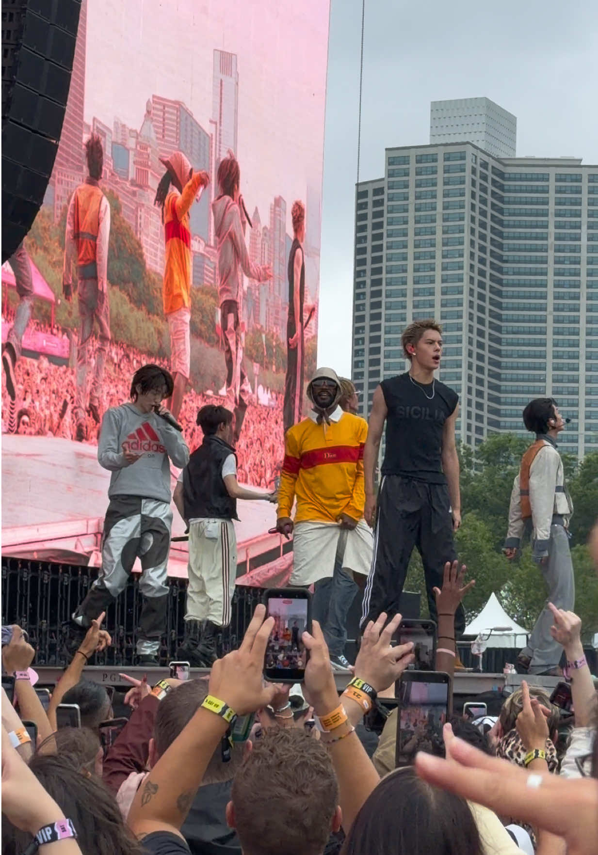 @T<3