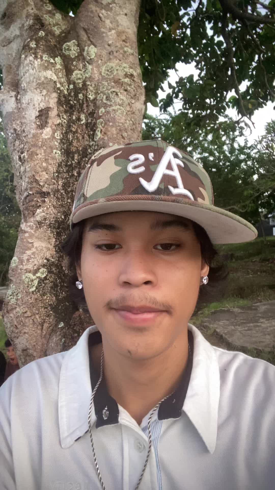 @whiteboi2pee