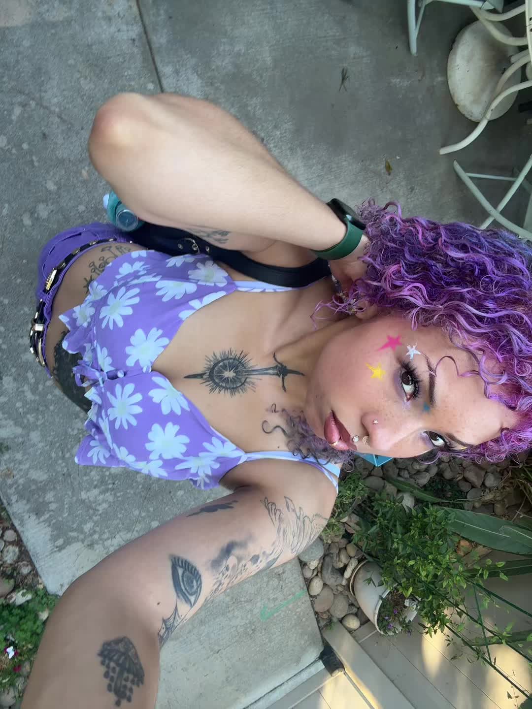 @thegirlinurphone