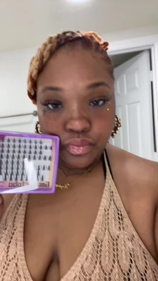 @azariaa 👩🏽&zwj;🦰