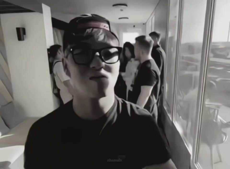 @𝘻𝘩𝘢𝘯𝘶𝘭𝘹