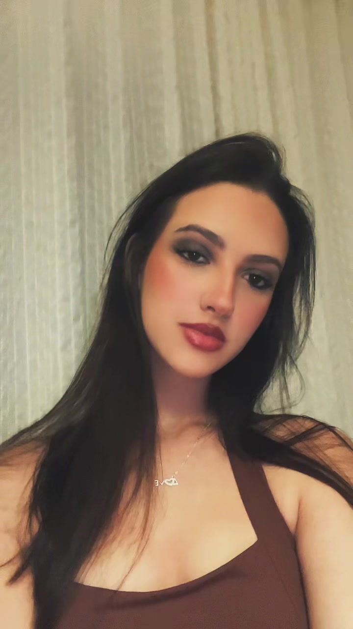 @brunaasimeoni