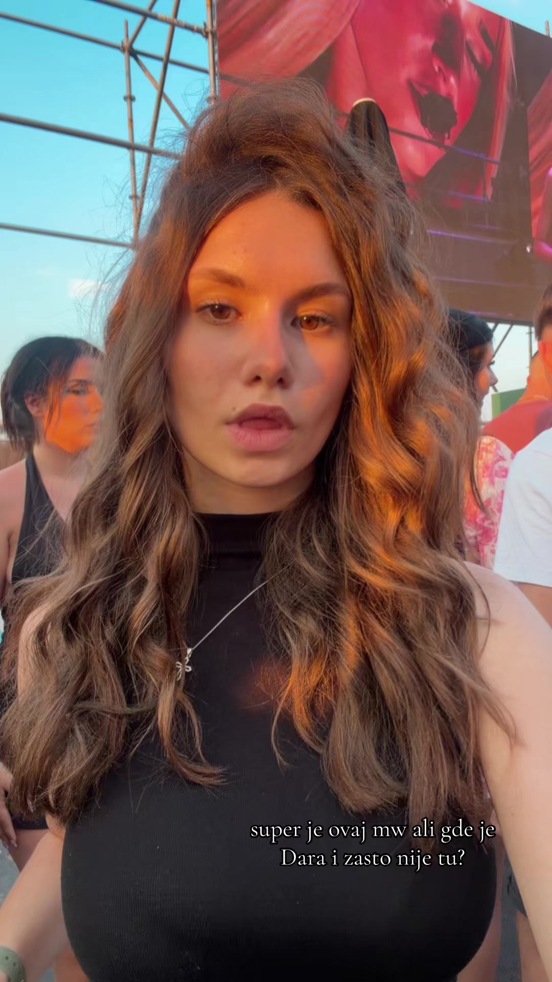 @𝒱