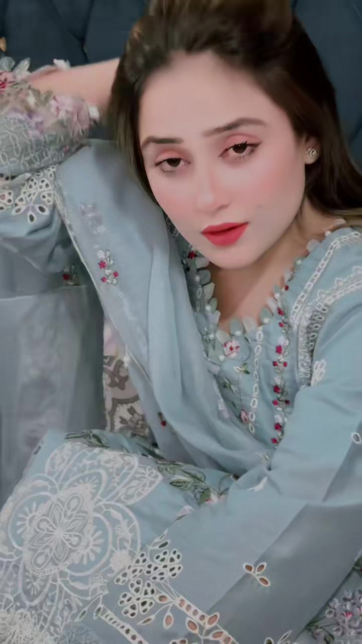 @Aliza shah official
