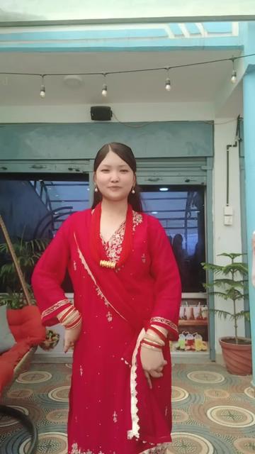 @लेआ गुरुङ