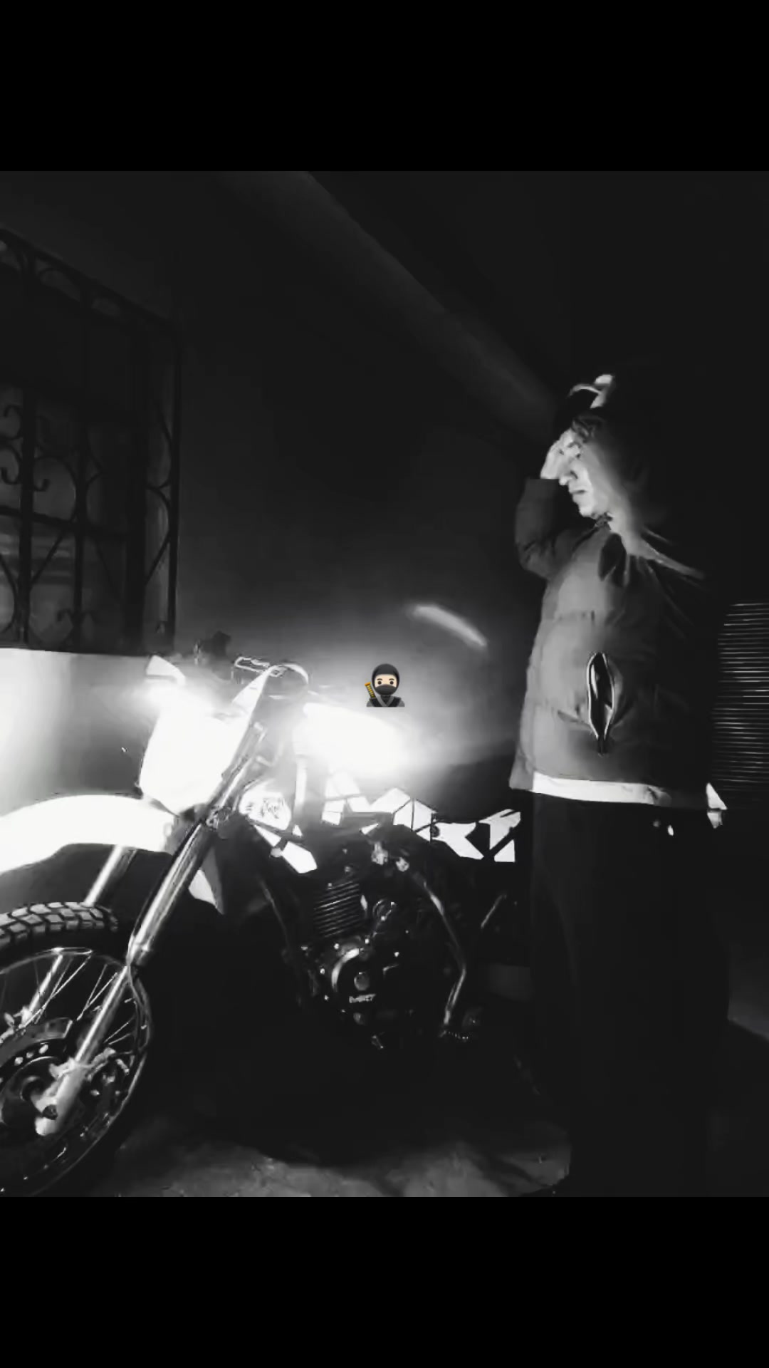 @2004👤