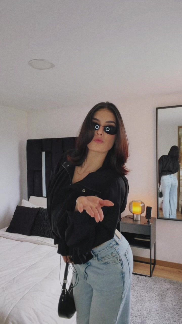 @Laura Velasquez