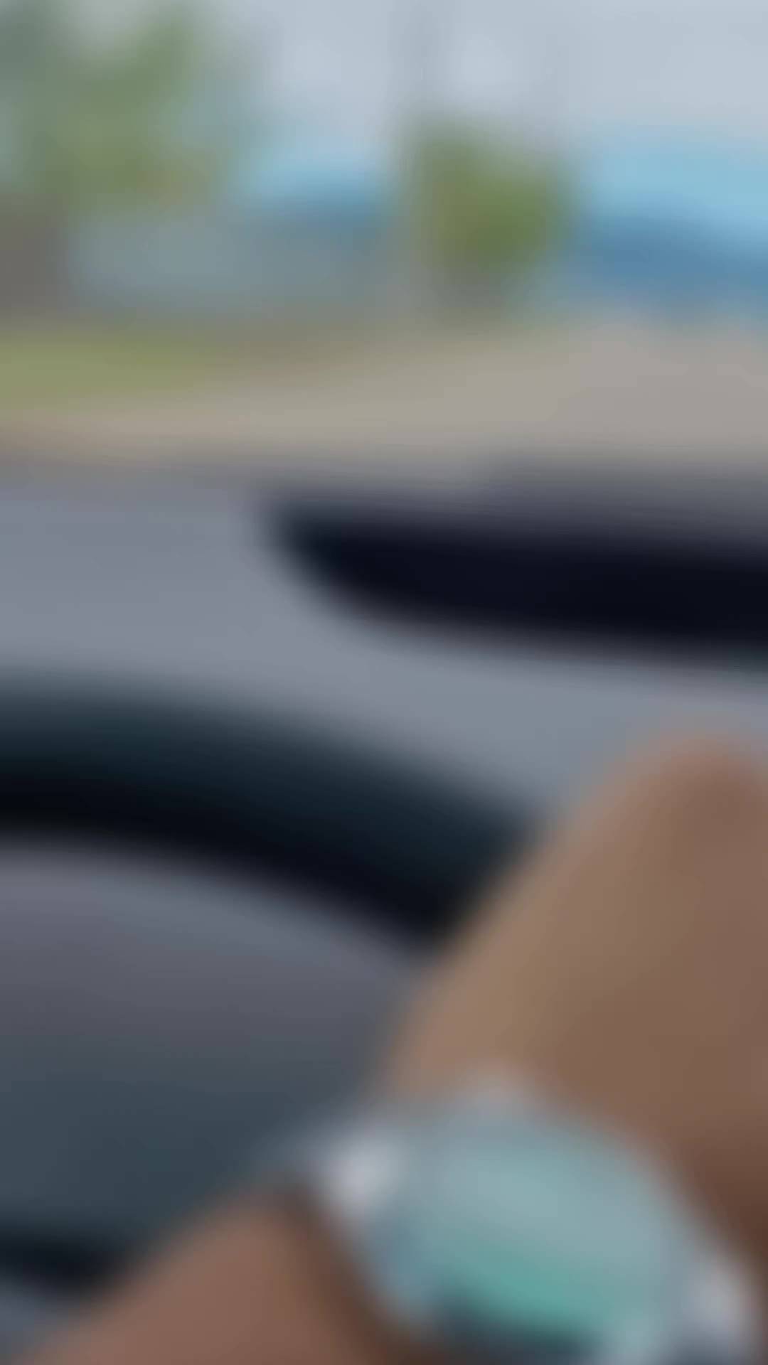 @🦅
