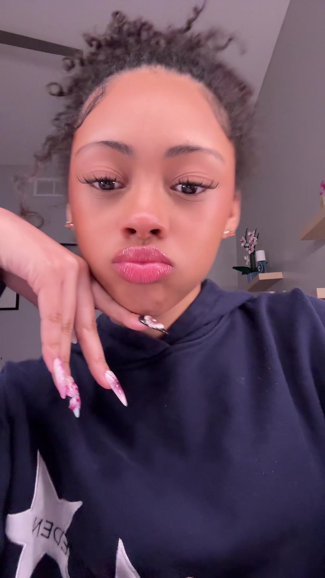 @WEIRD GIRL GOGOWORLD
