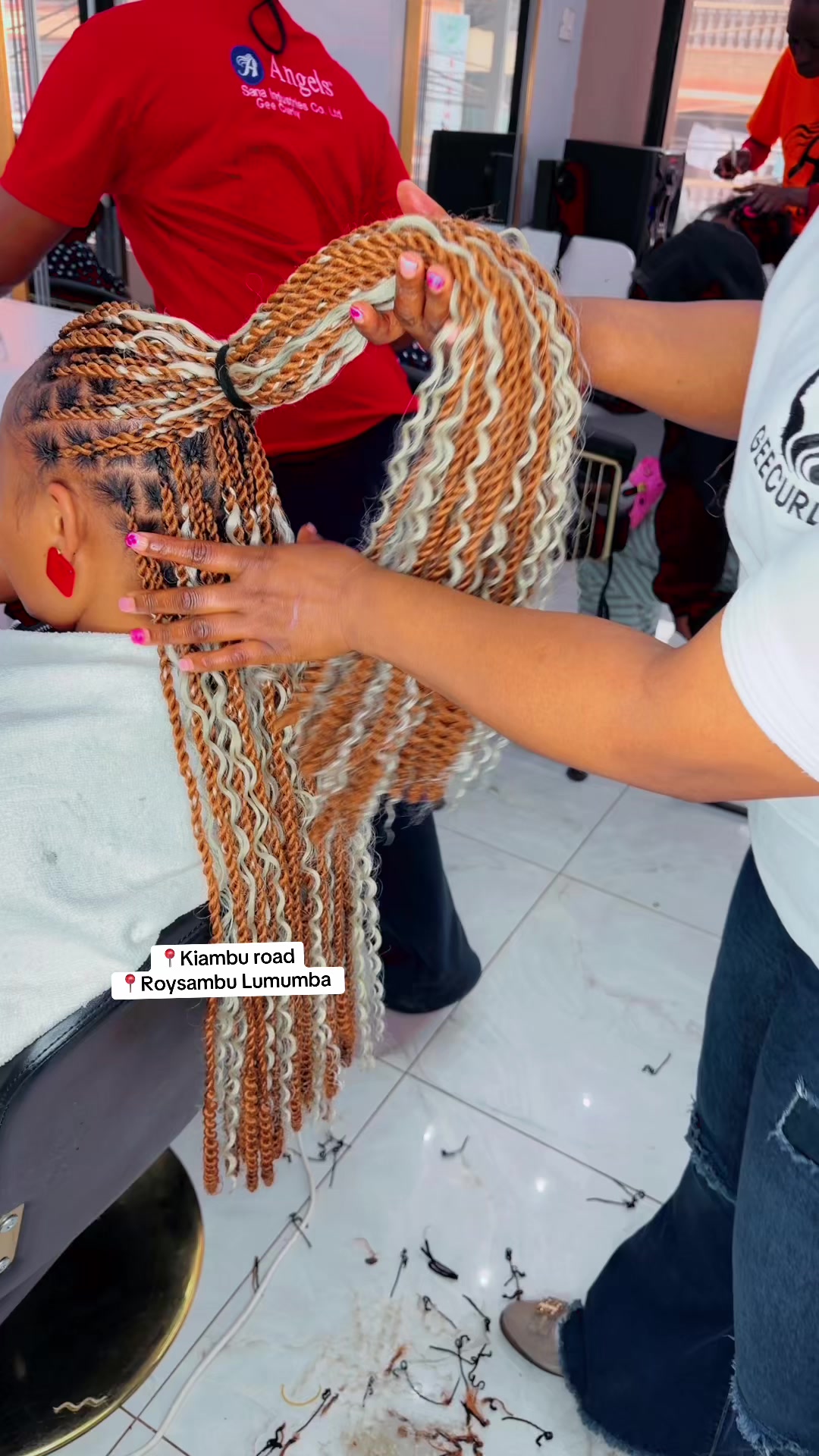 @GEECURLY SALON