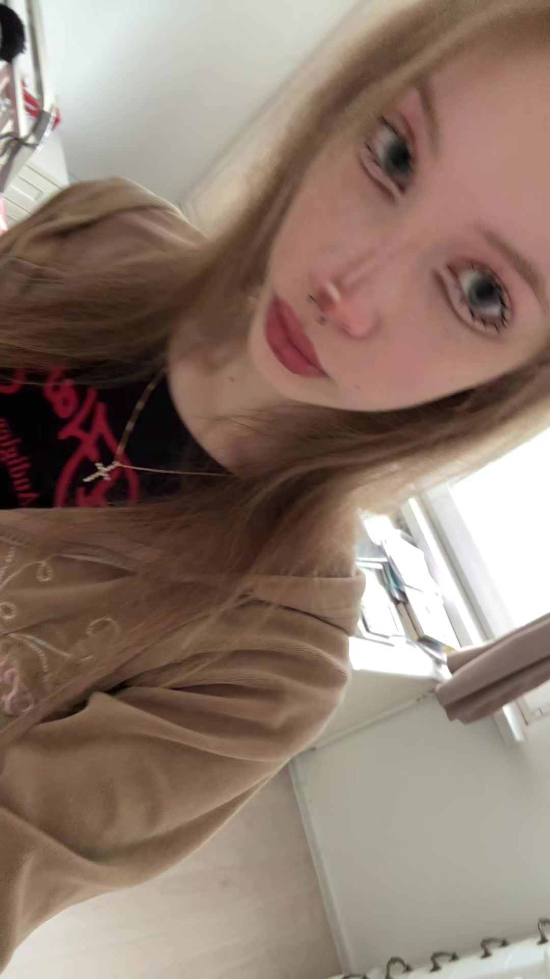 @>_*