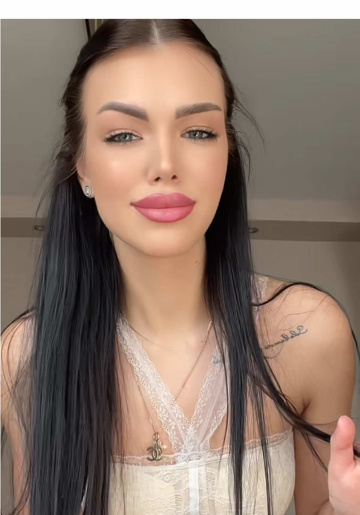 @adelyinna