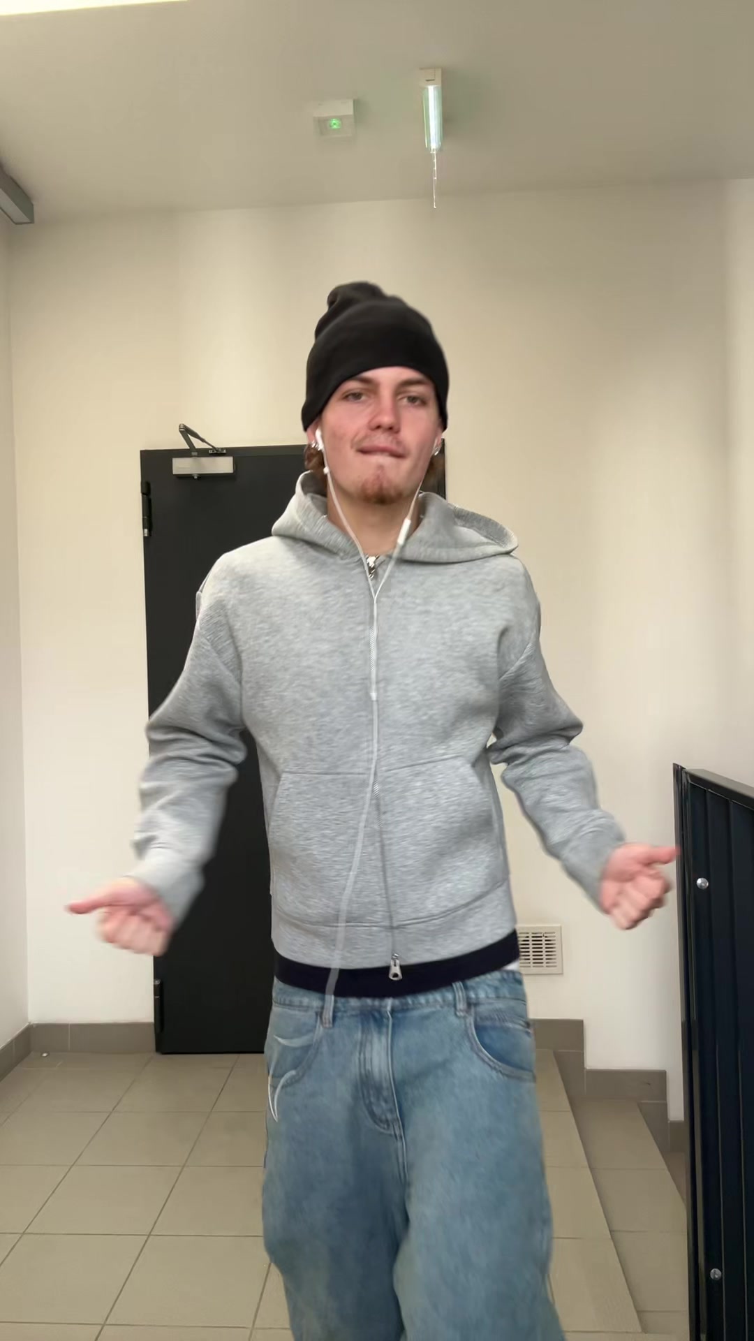 @Sqwimeee
