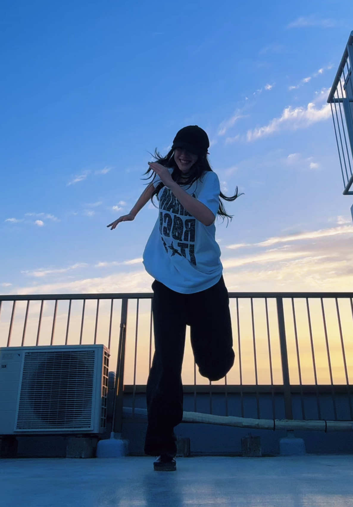 @HILARI MURAKI