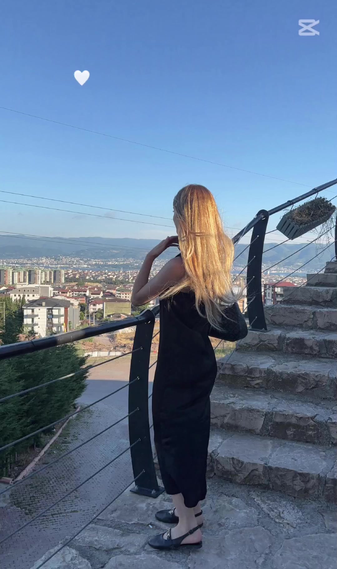 @mmervee.