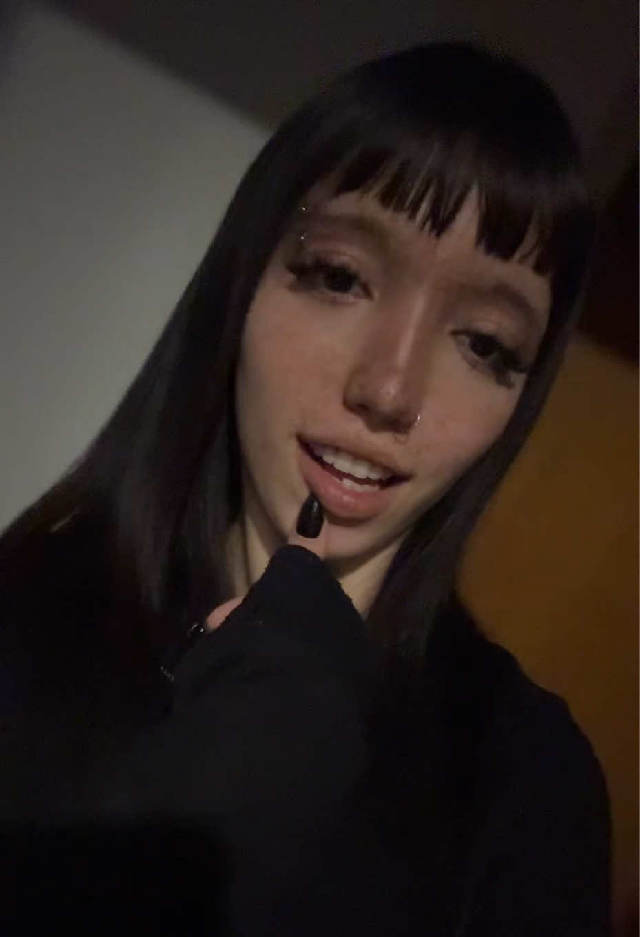 @Poli