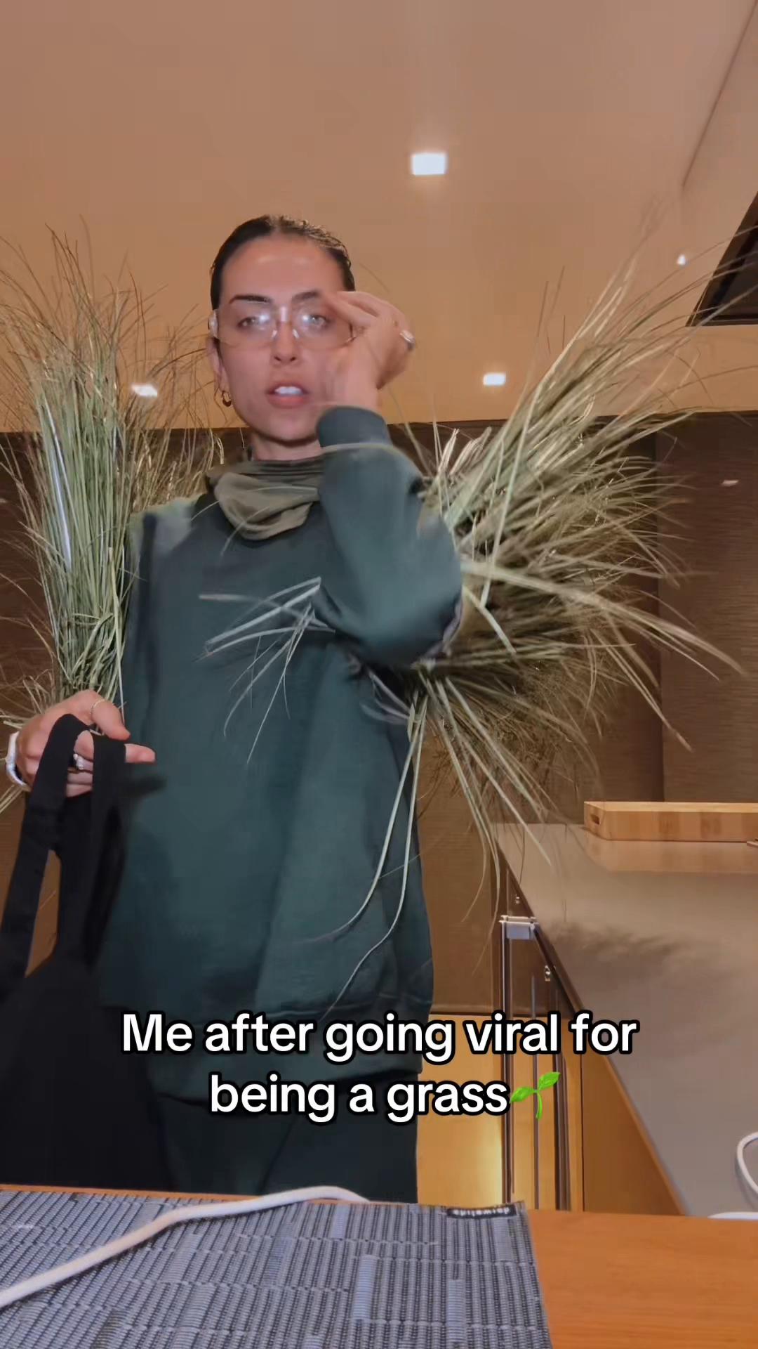 @L&eacute;a