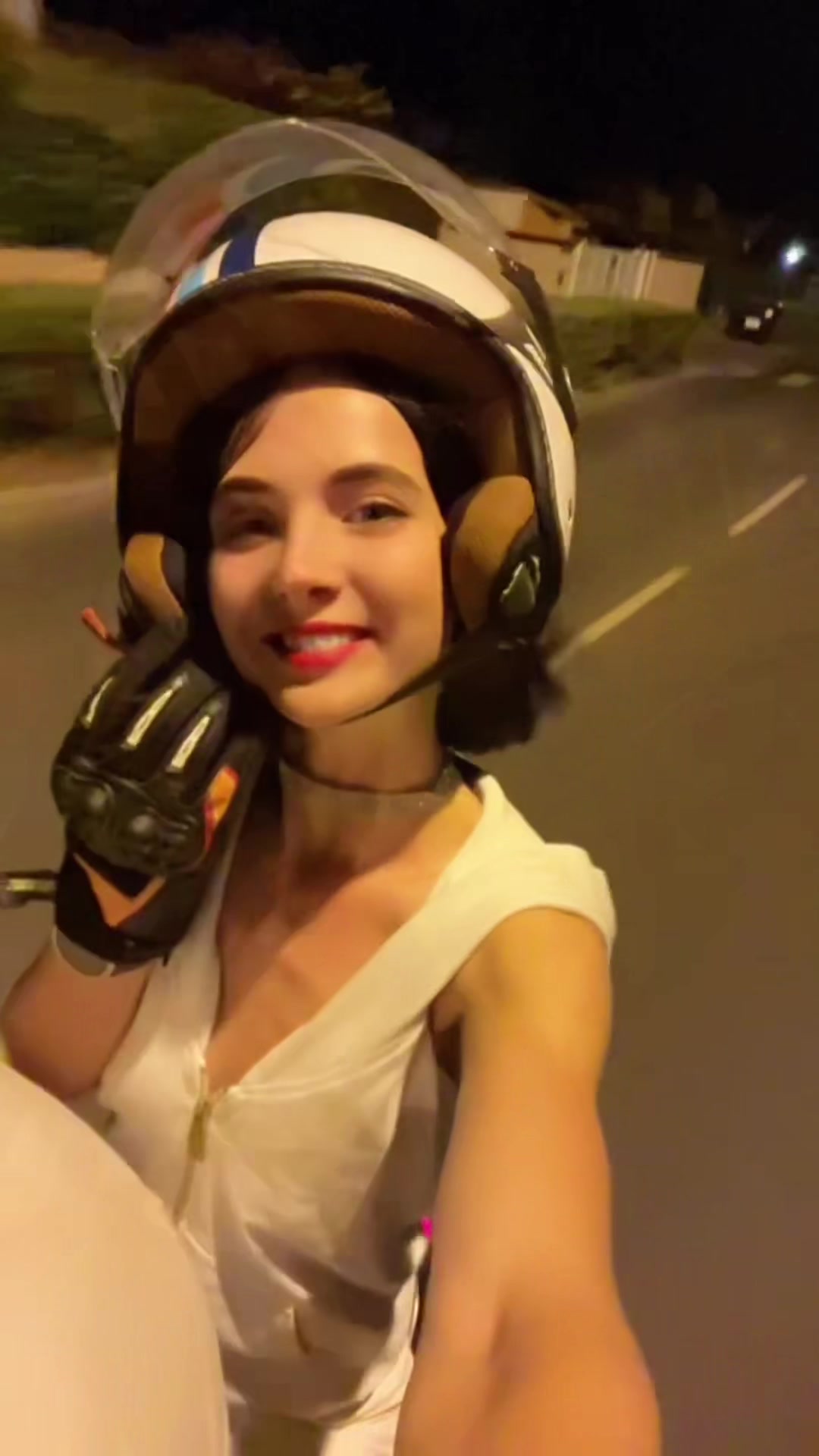 @artania_