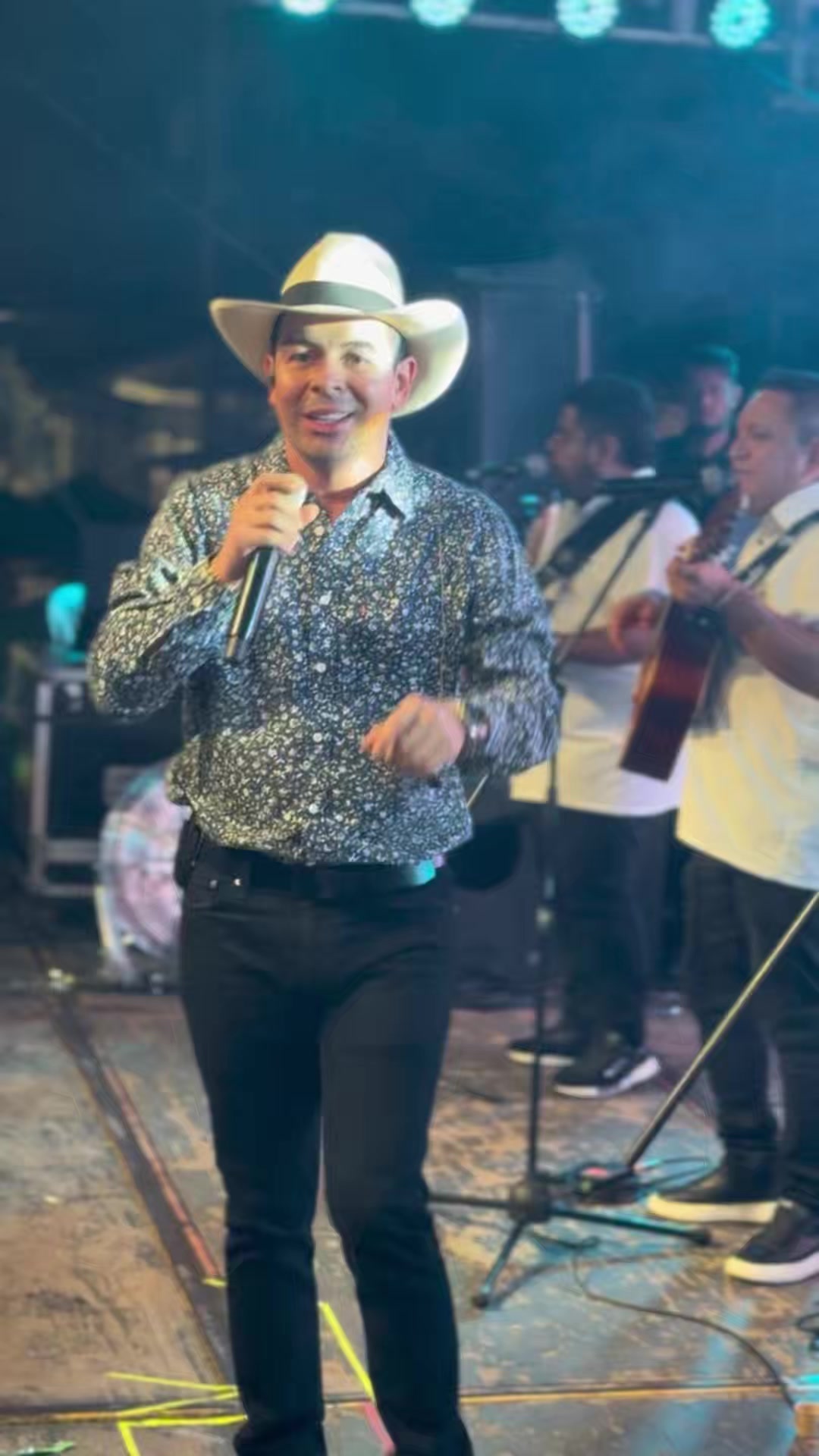 @El Orejon Trovador
