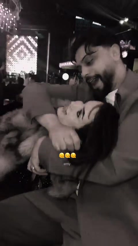 @Emy 🦋⚡