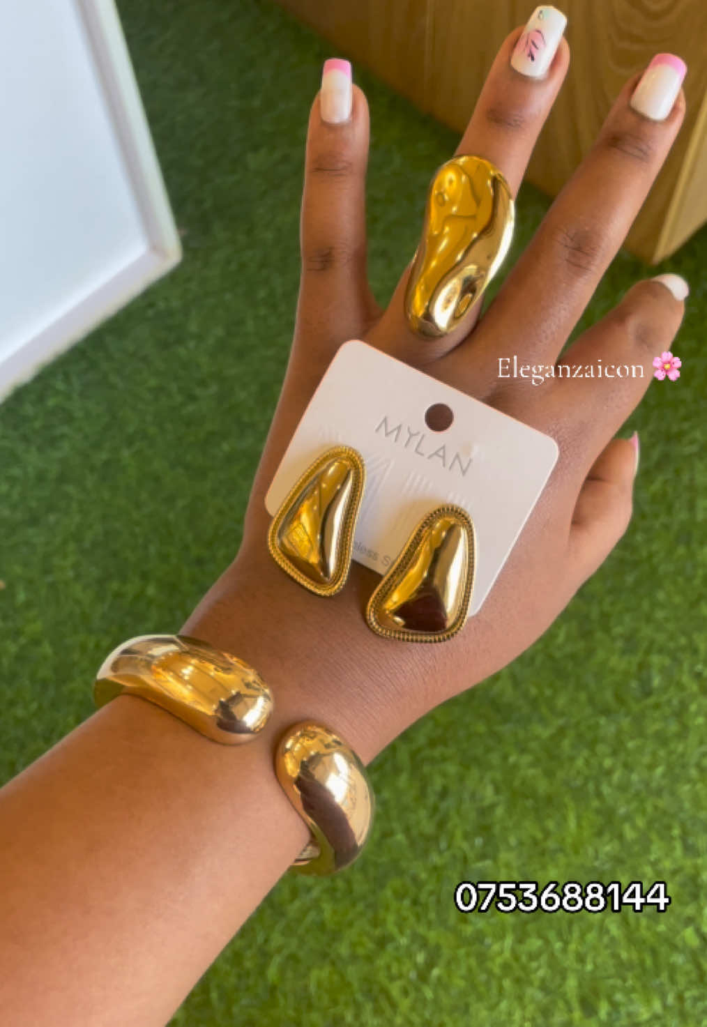 @ELEGANZAicon-jewelry/bag/heels