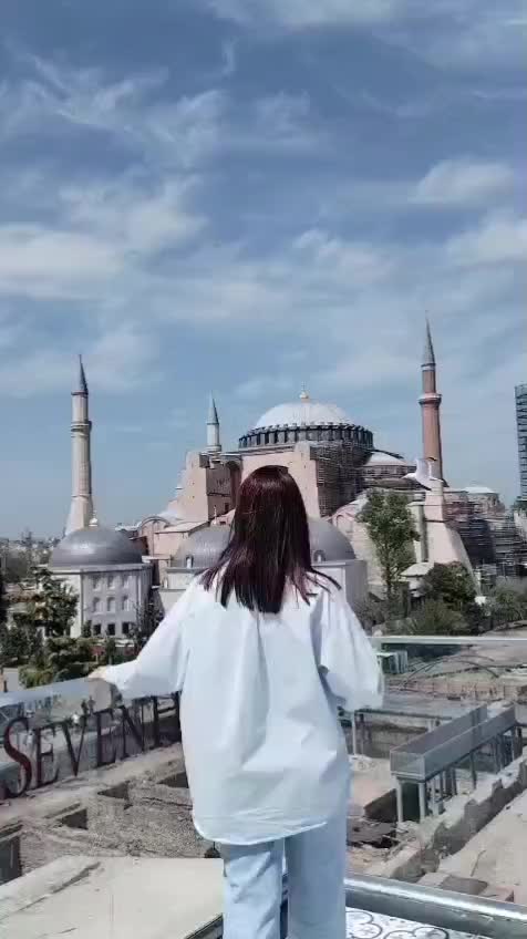 @Dina_